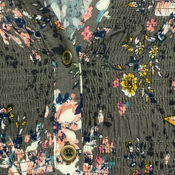 Women’s “Knox Rose” Sz Small high low Chiffon smocked button down flutter shirt - Picture 5 of 7